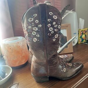 Shyanne Brown Western Embroidered Floral Cowboy Boots